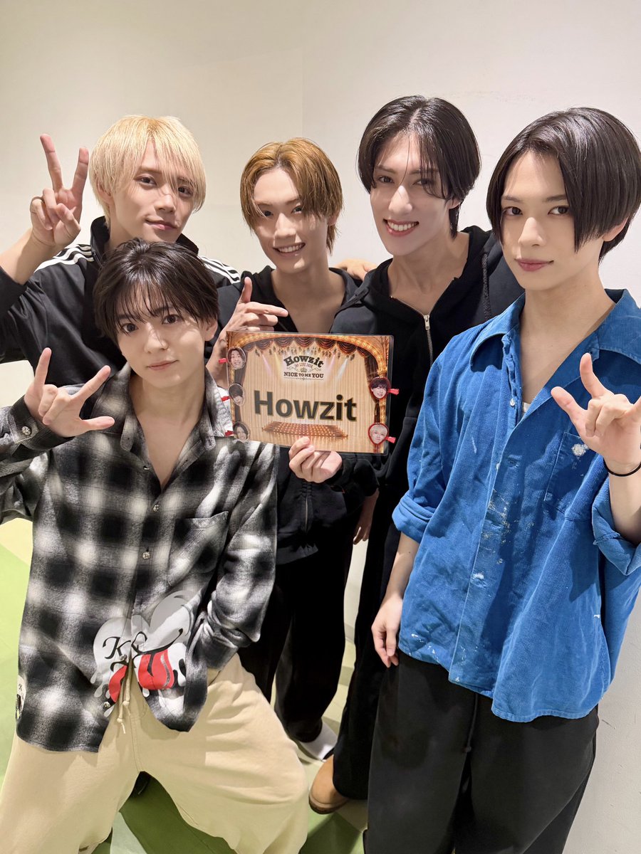 jr_official_X's tweet photo. 【 💫 Concert 】

『 Howzit 1st LIVE 2026 NICE TO ME YOU 』

本日よりツアーラストとなる
福岡公演がスタートしました🍜🏙️

クラフティア劇場にてお待ちしております💨💨

#Howzit
#織山尚大 #西村拓哉 #黒田光輝 #檜山光成 #ヴァサイェガ渉 https://t.co/xP4LxQEBFm