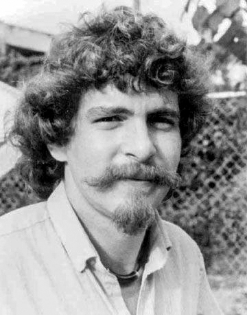 HistoriasAl_SV's tweet photo. 30/09/1984. Cae en combate Pakito Arriarán Arregui, “Juan” o “Juancito”. Militante internacionalista originario del País Vasco que nació el 22/04/1955. En El Salvador combatió con las FPL-FMLN y murió a la edad de 29 años en el departamento de Chalatenango. https://t.co/K3VLT0eVMD