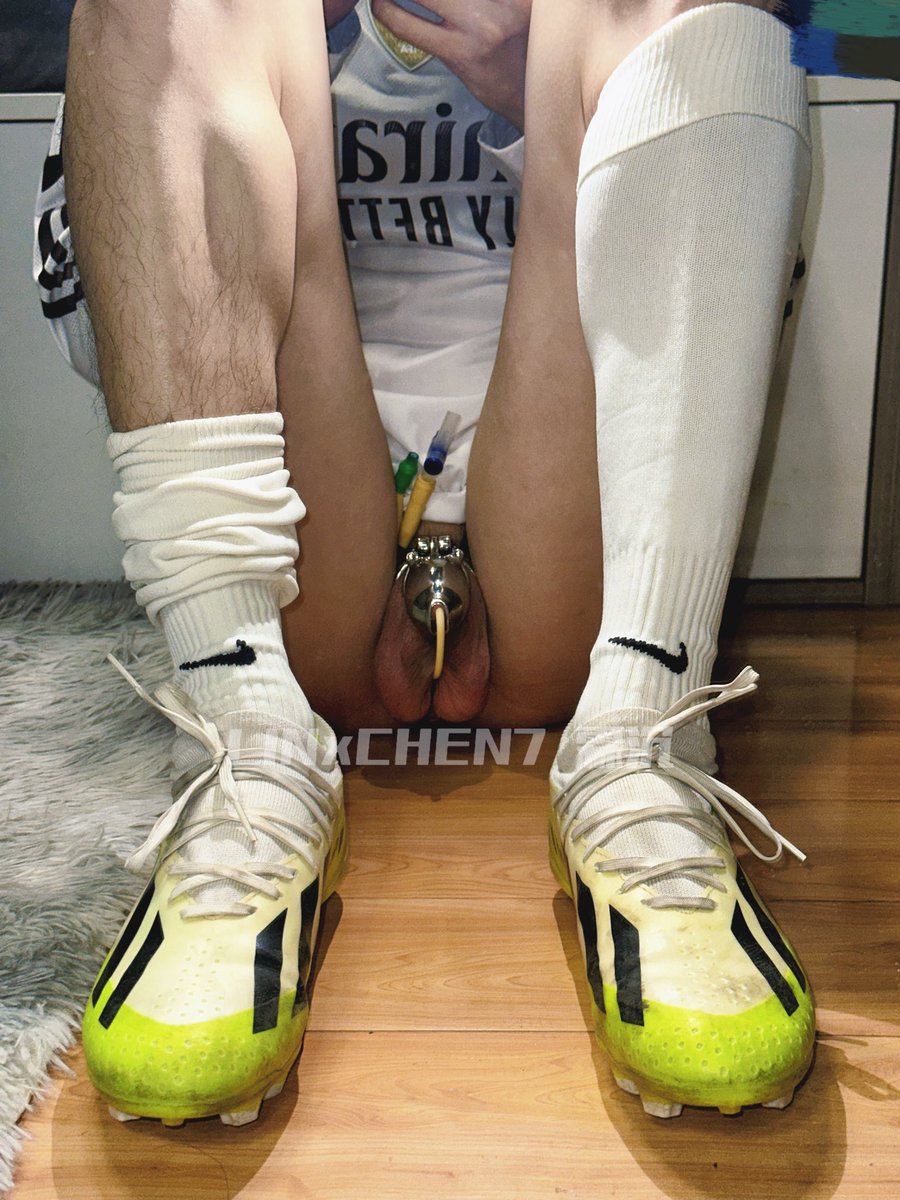 LINxCHEN7's tweet photo. 对于一只上交了勃起与射精权利的小狗来说，每个月都是Locktober，以后要不要把排泄权也上交🥵 https://t.co/KPMElgcaTO