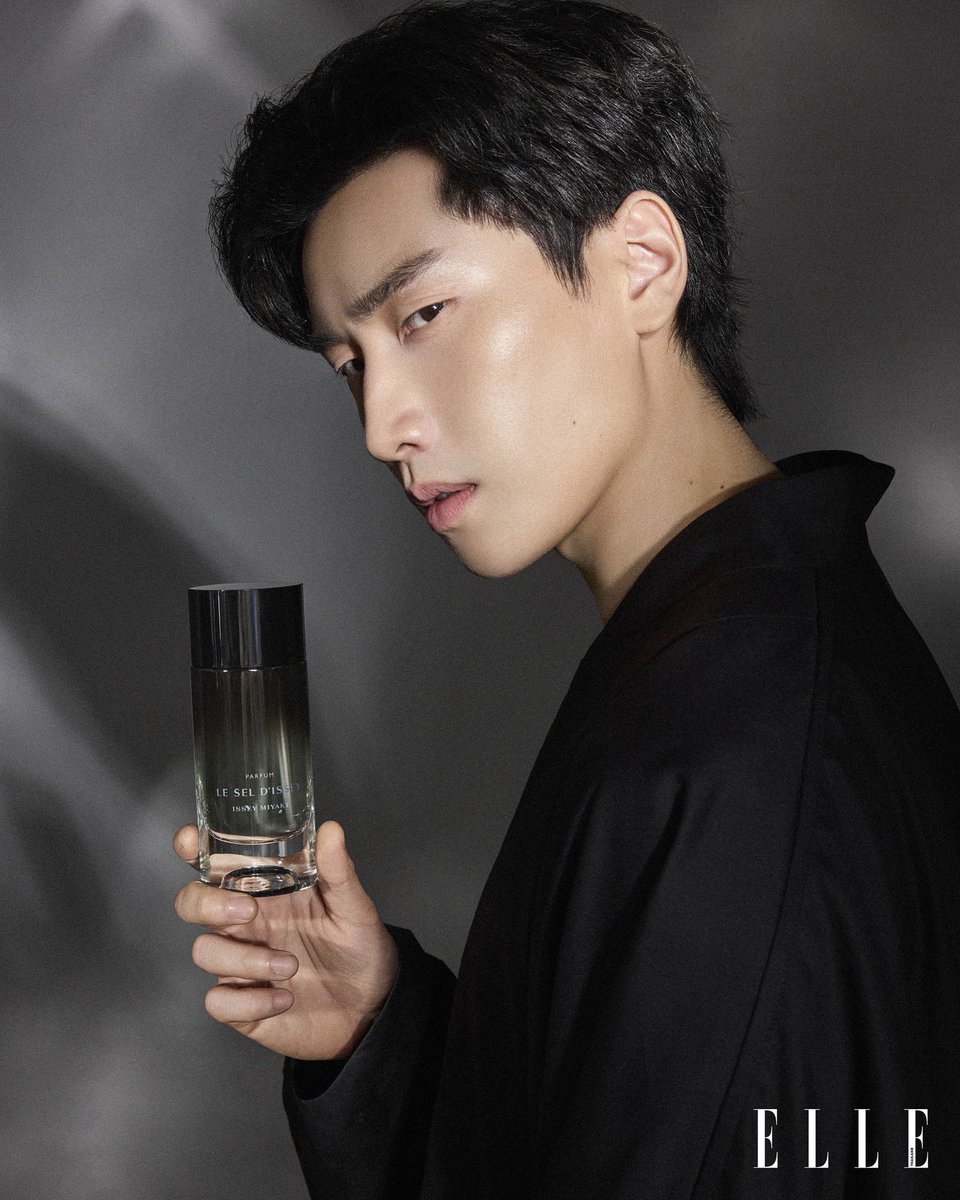 ELLEThailand's tweet photo. #ELLEDigitalCover ความเข้มข้นของน้ำหอม Le Sel D’Issey Parfum จาก Issey Miyake นั้นสะท้อนเสน่ห์ของผู้ชายยุคใหม่กับความเท่ขรึมผ่านไบเบิ้ล วิชญ์ภาส ความนิ่งและสุขุมในภาพลักษณ์นั้นคือความน่าดึงดูดที่เกินต้านทาน 

#ELLEThailand 
#isseymiyakeparfumsTH
#leseldisseyparfum
#BibleWichapas https://t.co/x63nauCjdx