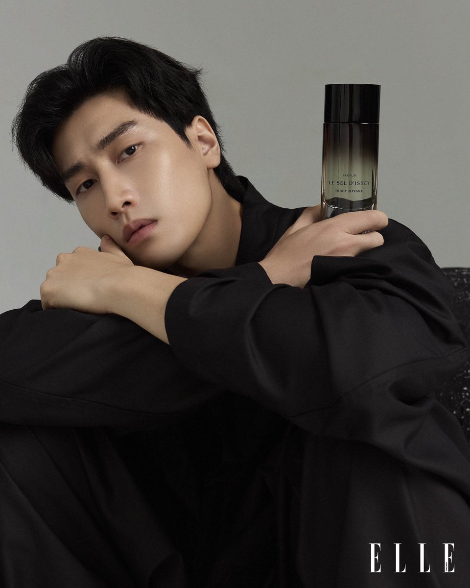 ELLEThailand's tweet photo. #ELLEDigitalCover ความเข้มข้นของน้ำหอม Le Sel D’Issey Parfum จาก Issey Miyake นั้นสะท้อนเสน่ห์ของผู้ชายยุคใหม่กับความเท่ขรึมผ่านไบเบิ้ล วิชญ์ภาส ความนิ่งและสุขุมในภาพลักษณ์นั้นคือความน่าดึงดูดที่เกินต้านทาน 

#ELLEThailand 
#isseymiyakeparfumsTH
#leseldisseyparfum
#BibleWichapas https://t.co/x63nauCjdx