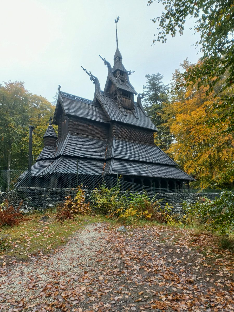 tanakatsubclg's tweet photo. A wood church in Fantoft, Norway
#ExploreTheWorld #Split https://t.co/wmWN1aqofY