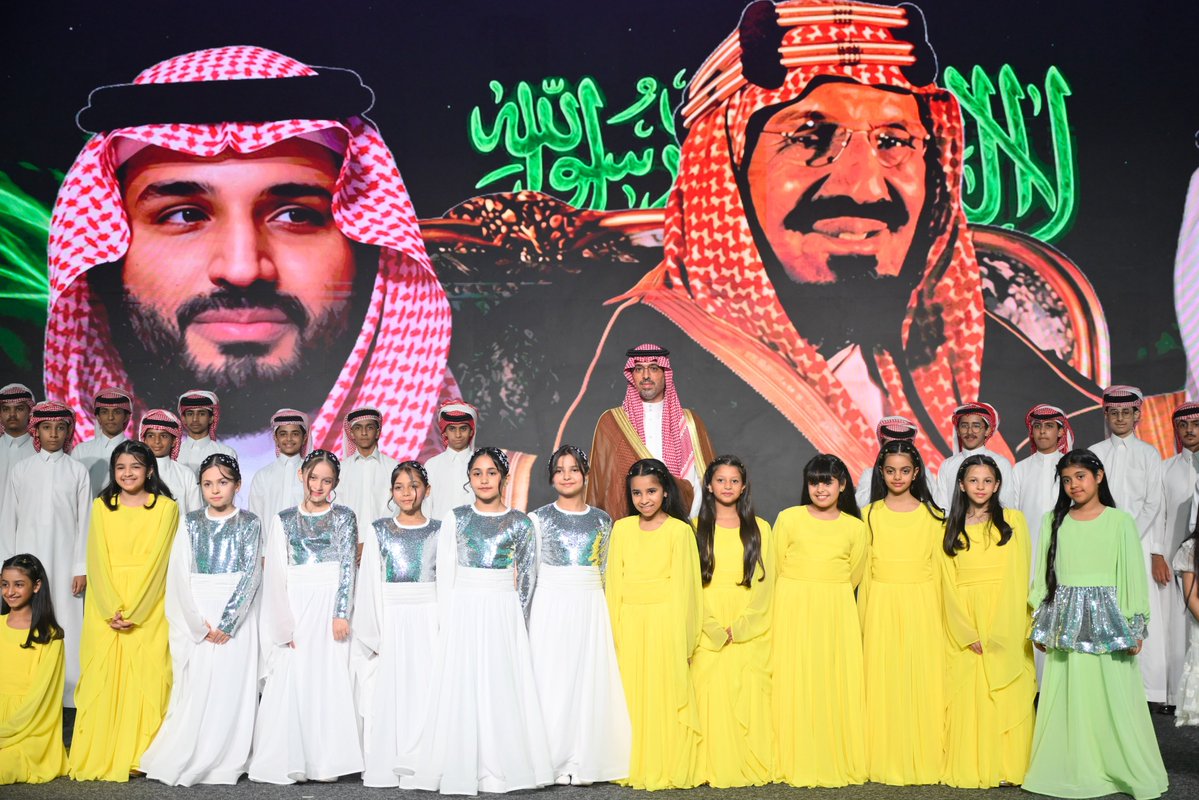makkahregion's tweet photo. محافظ جدة الأمير سعود بن جلوي، يشهد حفل تعليم جدة بمناسبة #اليوم_الوطني_السعودي.
.. تخلله عرضٌ أدائي بعنوان «عزنا بطبعنا» قدّمه عددٌ من الطلبة والطالبات. https://t.co/or1Fu7QtEh