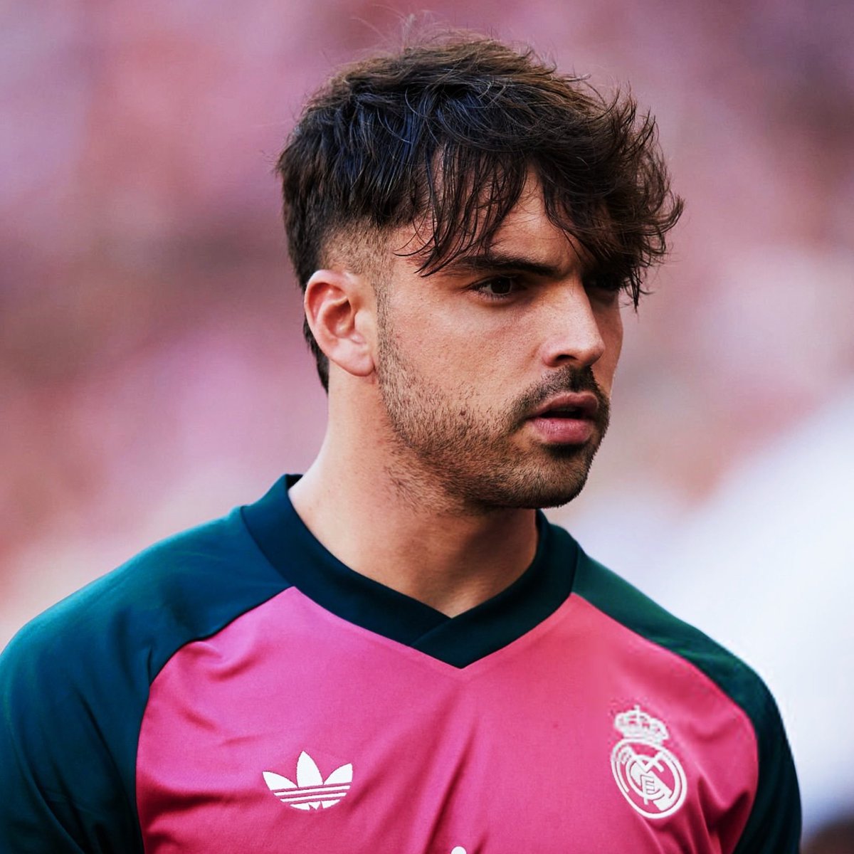 MadridXtra's tweet photo. 🚨💣 BREAKING: Raúl Asencio will be OUT for 2 to 4 MONTHS.

He will be back in 2027. @marca https://t.co/vgaeFXcNxr