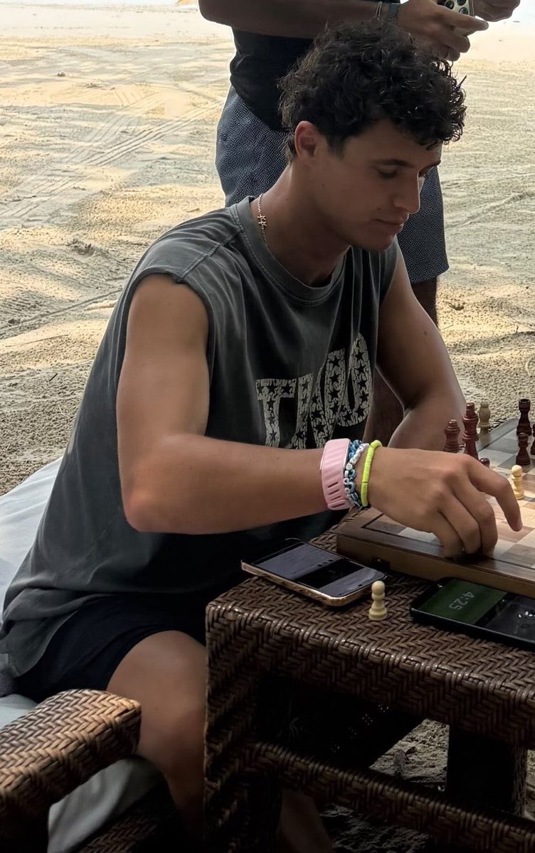 wisterianorr1s's tweet photo. his tan guys…. https://t.co/CAPQkHcE95