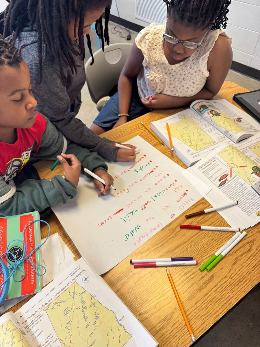 BlakeBusbin's tweet photo. Hueytown Grade 3 students are diving into the geography of Alabama, including our amazing waterways, with our new standards that expand Alabama coverage across grade levels #AlabamaHistory #AlabamaAchieves https://t.co/ARrPD8BhY5