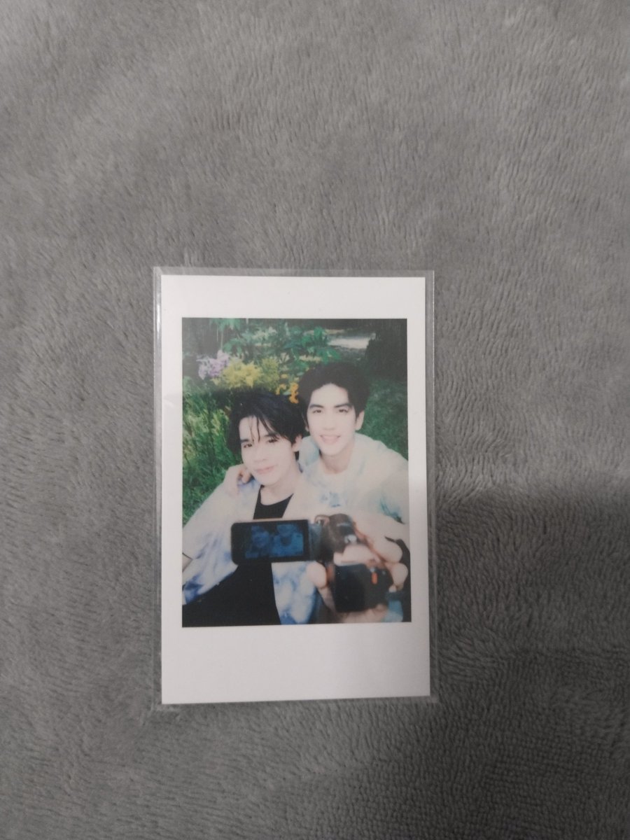 ph1rxy_'s tweet photo. @RTER_KJ 90 บาทค้าบ โพลาลอยด์นิตยสาร https://t.co/FidxRH0sSI
