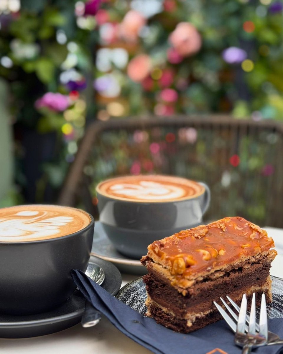 ProjectCoffeeUK's tweet photo. Midweek Mocha and a sweet treat? 😉
With a slice of Peanut Butter Stack cake, it's a match that's hard to beat!
Visit 📍 #ProjectCoffee #TadpoleGardenVillage #Swindon https://t.co/0bUtbKsvtY