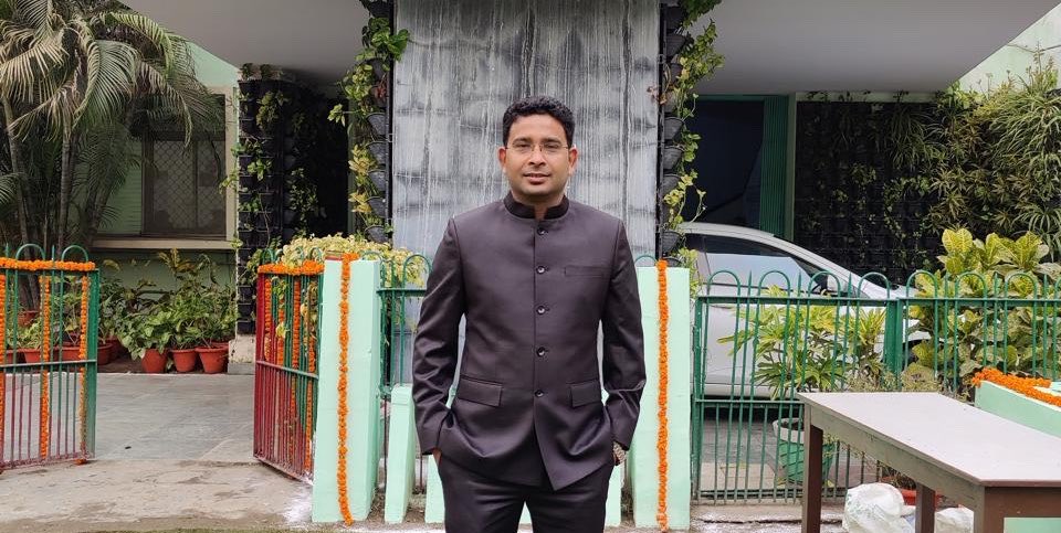 UpforestUp's tweet photo. His driver, Shri Devansh, also lost his life in the unfortunate accident. Shri Nayak was a dedicated, honest and conscientious Forest Officer who served with commitment and sincerity. His untimely demise is an irreparable loss to the Uttar Pradesh Forest Department. (2/3) https://t.co/FLEBEjLpxg