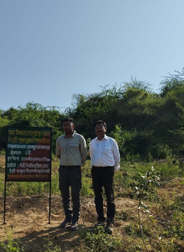 UpforestUp's tweet photo. His driver, Shri Devansh, also lost his life in the unfortunate accident. Shri Nayak was a dedicated, honest and conscientious Forest Officer who served with commitment and sincerity. His untimely demise is an irreparable loss to the Uttar Pradesh Forest Department. (2/3) https://t.co/FLEBEjLpxg