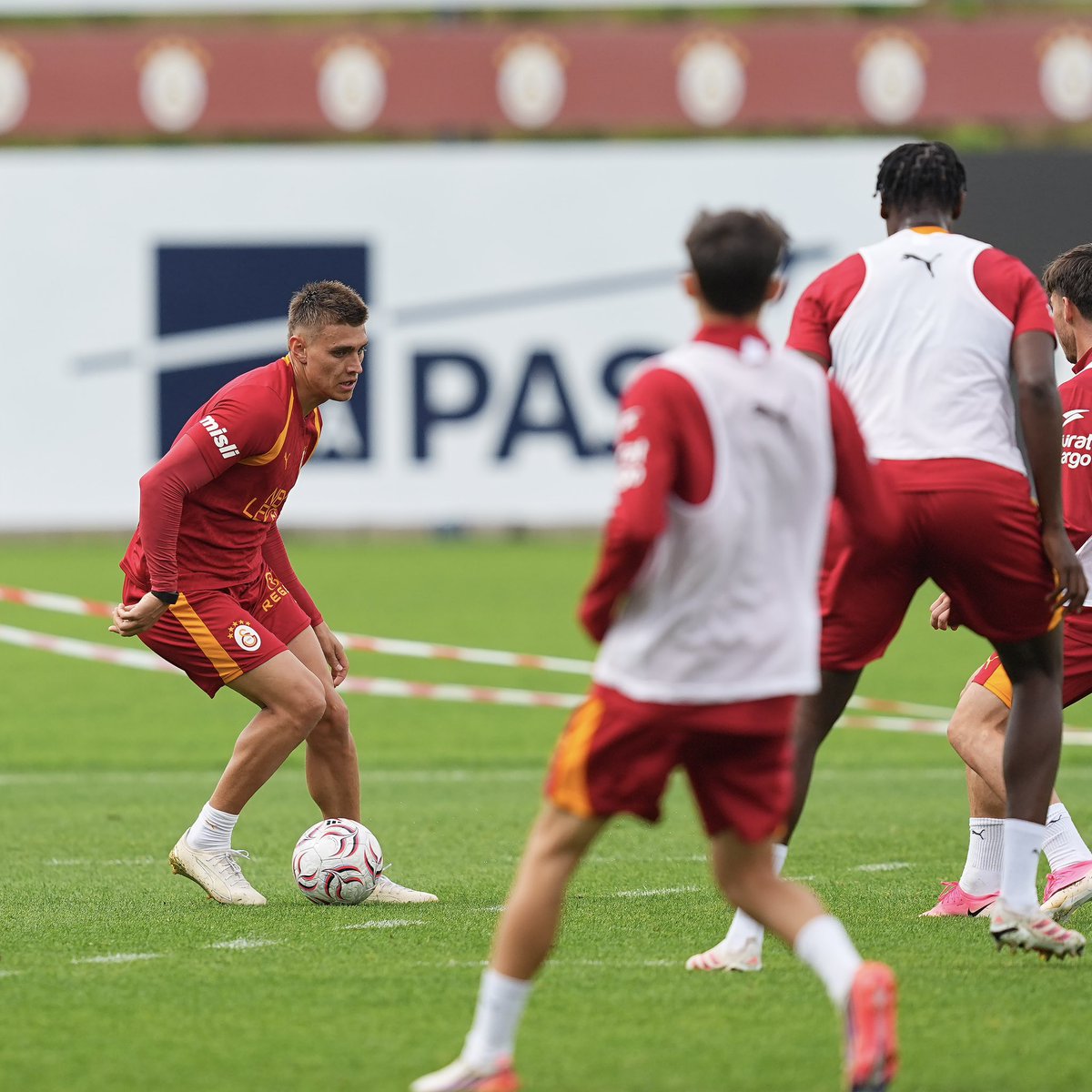 GalatasaraySK's tweet photo. 📸 #GSvKAS https://t.co/5v6N7bGni1