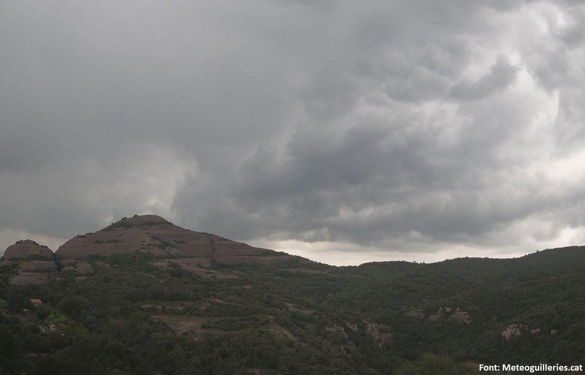 meteocat's tweet photo. #MeteoMuntanya
Temps més incert i variable, que obligarà a tenir en compte la possibilitat de ruixats si planifiqueu activitats de muntanya. Temperatura més baixa, gairebé normalitzada.

Més detalls, a l'avanç pel cap de setmana:
👉 https://t.co/ARzOkZaWvc
@FEEC_cat
@bomberscat https://t.co/r9TMoMwQ2t