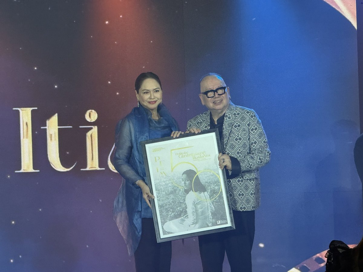 mjfelipe's tweet photo. LOOK: Philippine movie icons like Charo Santos, Gloria Diaz, Elizabeth Oropesa and Rez Cortez received commemorative posters of their iconic films that made a huge impact in many generations. 

"Itim" - Charo Santos 
"Insiang" - Rez Cortez 
"Tatlong Taong Walang Diyos" - 
"Minsa'y Isang Gamu-Gamo" - Ian de Leon for Nora Aunor
"Nunal sa Tubig" - Elizabeth Oropesa 
"Ganito Kami Noon, Paano kayo Ngayon" - Gloria Diaz