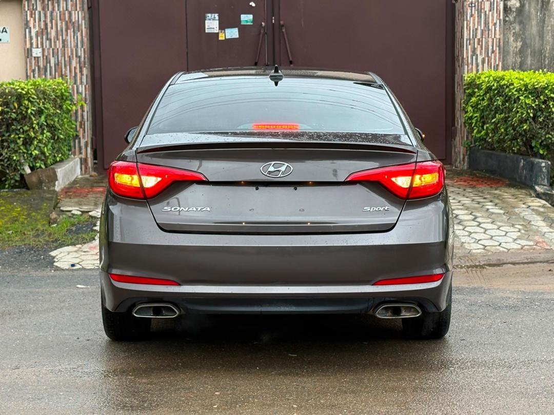 Leeautox_import's tweet photo. One of our best selling cars is Hyundai.
Especially from our Nigerian customers.
This 2016 Hyundai sonata 
016 sport
Push to start
BSM is available for 
13,500,000

Who want?
Send a dm now.
Dont snooze

#hyundai 
https://t.co/kZ76wQGPCq https://t.co/io3KCD1mop