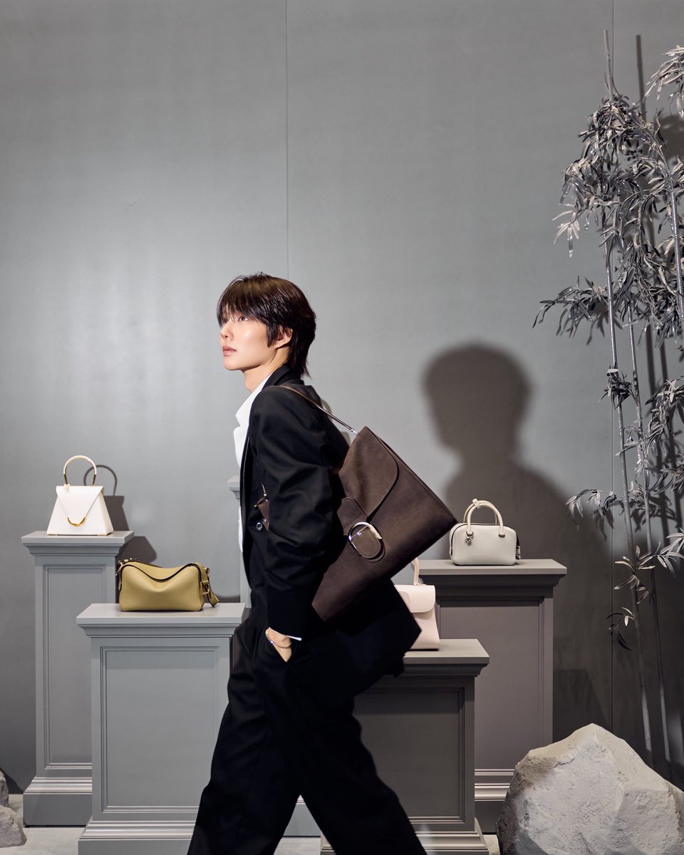 bailainknpverse's tweet photo. Delvaux's timeless heritage meets Namping Napatsakorn's unique charm.

A DELVAUX MOMENT WITH NAMPING

#NampingxDelvaux
#Delvaux
#nampingster
@nampingnapat @Delvaux https://t.co/PR2o1QmaUm
