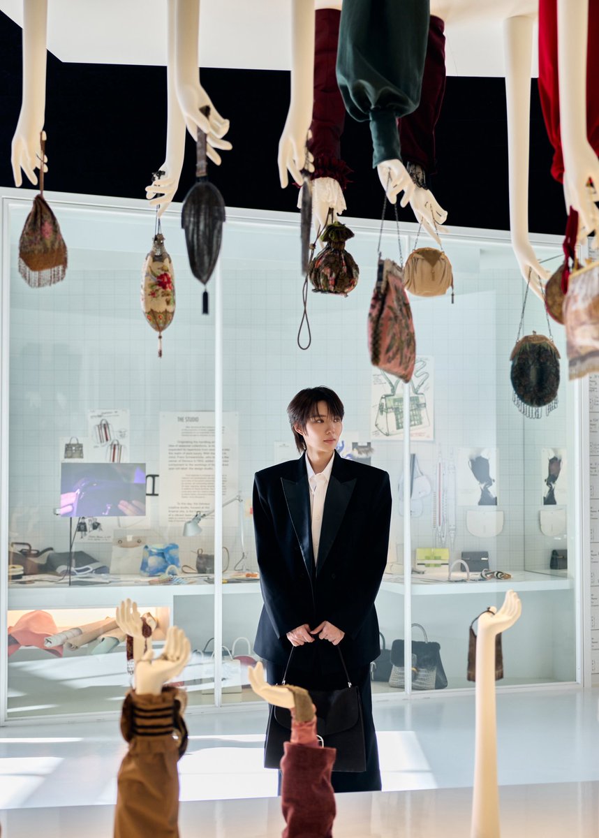 bailainknpverse's tweet photo. Delvaux's timeless heritage meets Namping Napatsakorn's unique charm.

A DELVAUX MOMENT WITH NAMPING

#NampingxDelvaux
#Delvaux
#nampingster
@nampingnapat @Delvaux https://t.co/PR2o1QmaUm