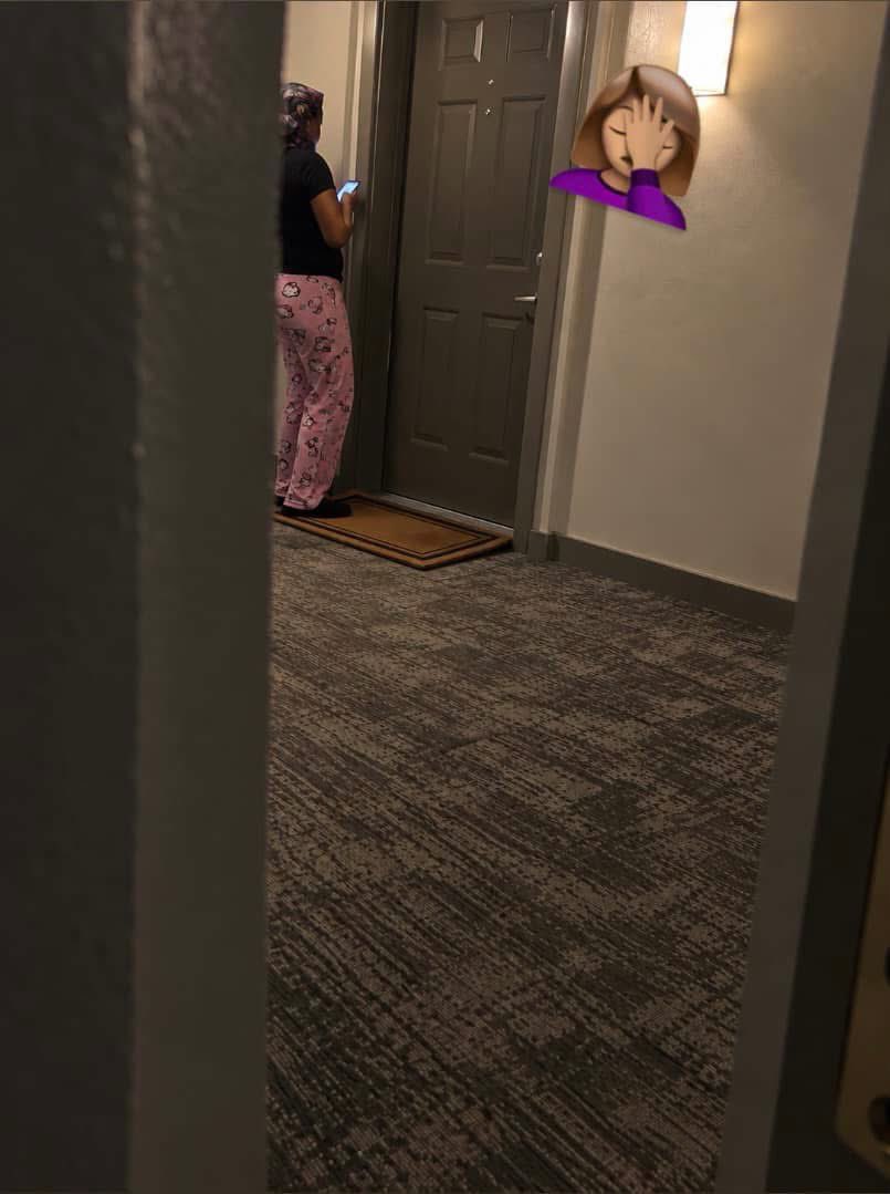 itssthyherinme's tweet photo. This girl bd stay in the apartment across from mine so I be seeing her over here sometimes. Why she just knock on my door asking if she can come in and wait for him to come out cause he got a btc in there 😩😩😩😩😩 sure sis 💯💯 https://t.co/7t9IIhSLDm