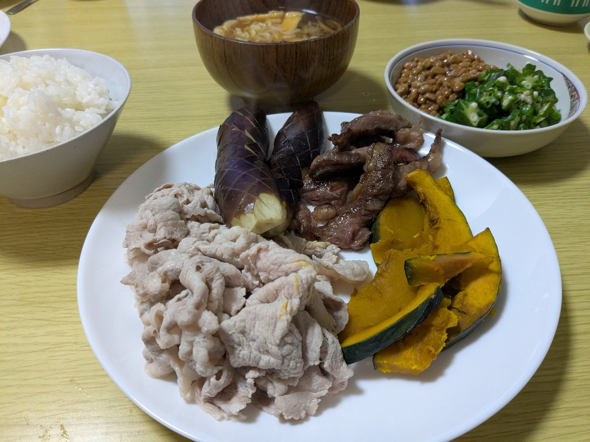 Aburami_Chop's tweet photo. 食べたいものだけ加熱して盛ったけど、なんか⋯ https://t.co/IAWW6A007w