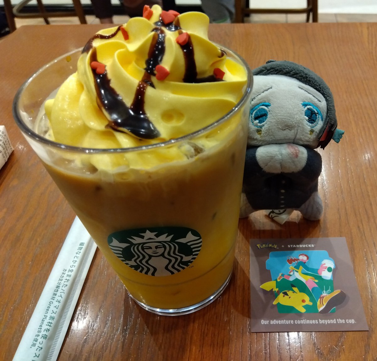 spriggan0205's tweet photo. スタバのピカチュウハニークリームラテとはぐちゃん☺️
#はぐんむ https://t.co/Xhutaj5UVG