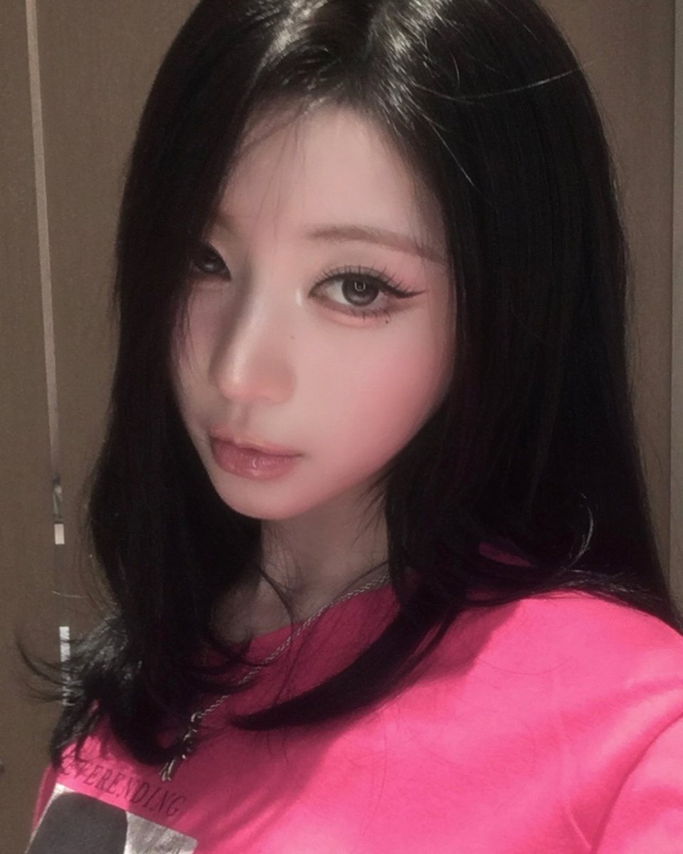 fairyasa37's tweet photo. pretty girl in pink 💘 https://t.co/3qfxnIHEPh
