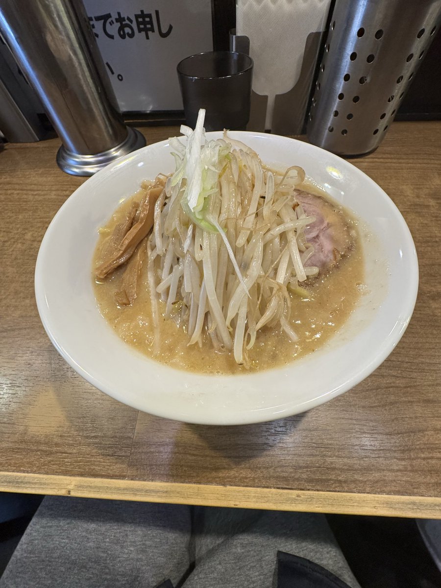 minipanda0's tweet photo. 初めてのラーメン屋さん。味噌ラーメン！！美味しかったけど、連れ曰く味が変わってたらしい。
けど、美味しかったw https://t.co/knBOTFMrl6