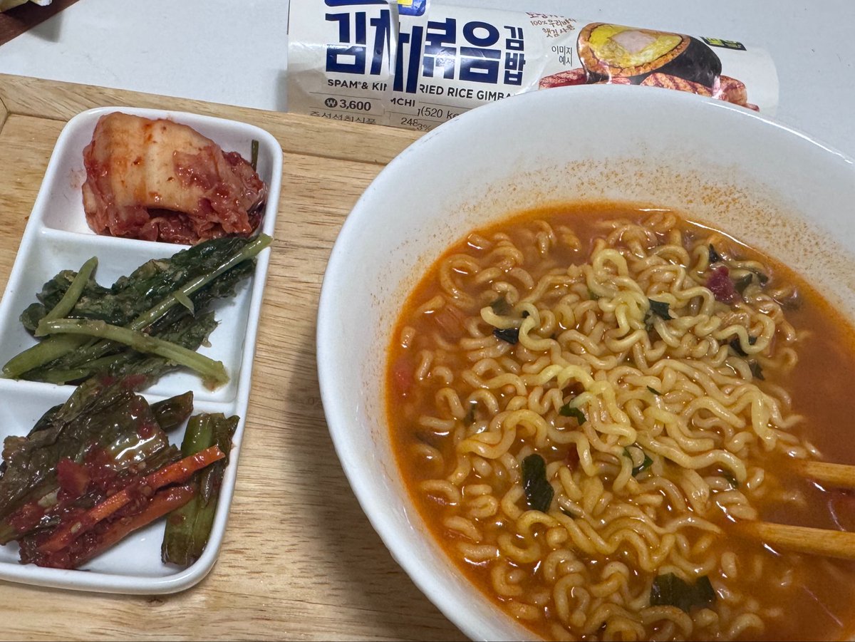 pudipuring's tweet photo. 진자한국인밥상
김치종류만세개
스팸김치볶음김밥 https://t.co/4v8DM2dj3i