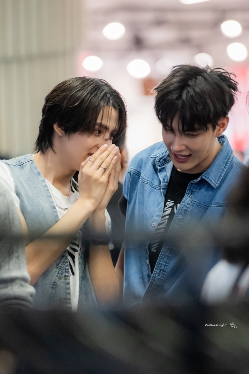 DarknessLight__'s tweet photo. ยัยเด็กขี้เม้าท์!!!!!! 

GOLDENZEBRA X TEEHENG

#RobinsonSuperJeansWeekXTeeHeng
#TeeHeng
@Tee_wongsajaem @HengmarkII https://t.co/6hCK7Pz5P1