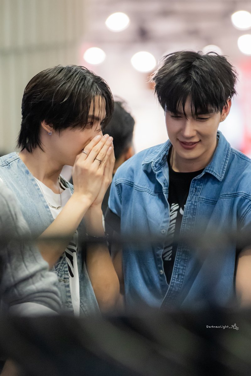 DarknessLight__'s tweet photo. ยัยเด็กขี้เม้าท์!!!!!! 

GOLDENZEBRA X TEEHENG

#RobinsonSuperJeansWeekXTeeHeng
#TeeHeng
@Tee_wongsajaem @HengmarkII https://t.co/6hCK7Pz5P1