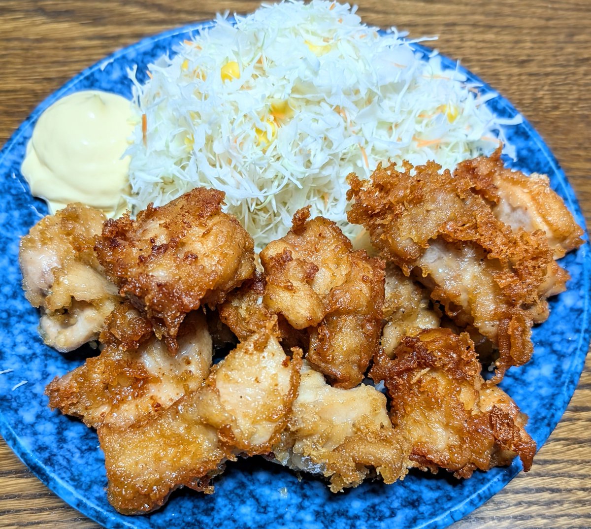 TChan831's tweet photo. #唐揚げ定食
※ライスお代わり自由！
#当たり前やがな

お疲れさまです🙇‍♂

オレ流唐揚げは面倒臭いため
市販の唐揚げ粉に塩コショウ
たまり醤油およびニンニクを
プラスし、カラッと良き色に
揚げちゃいましたYO！😄👍

絶対にライスが止まらNight！

生きることとは食べること🙋

良き夜を👋😊😺 https://t.co/TBims6FAhJ