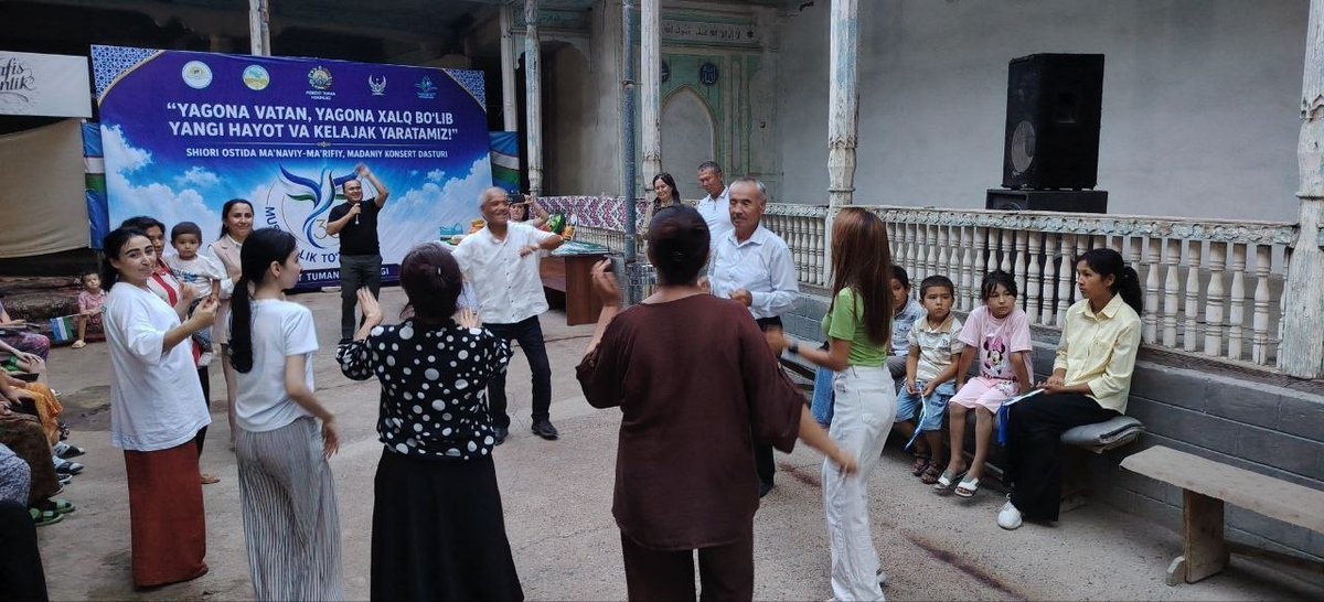 PiskentAKM's tweet photo. Uch avlod uchrashuvi
Mahallamiz rivojiga munosib hissa qo‘shgan faxriy ustozlar va mehnat faxriylari yoshlar bilan suhbat qurib, mustaqillik berayotgan imkoniyatlar haqida o‘z hayotiy tajribalari bilan o‘rtoqlashdilar.
#piskent_tuman_akm #mustaqillik_toyi_35 #kitob #kitobxon https://t.co/GVMLgmPKm6