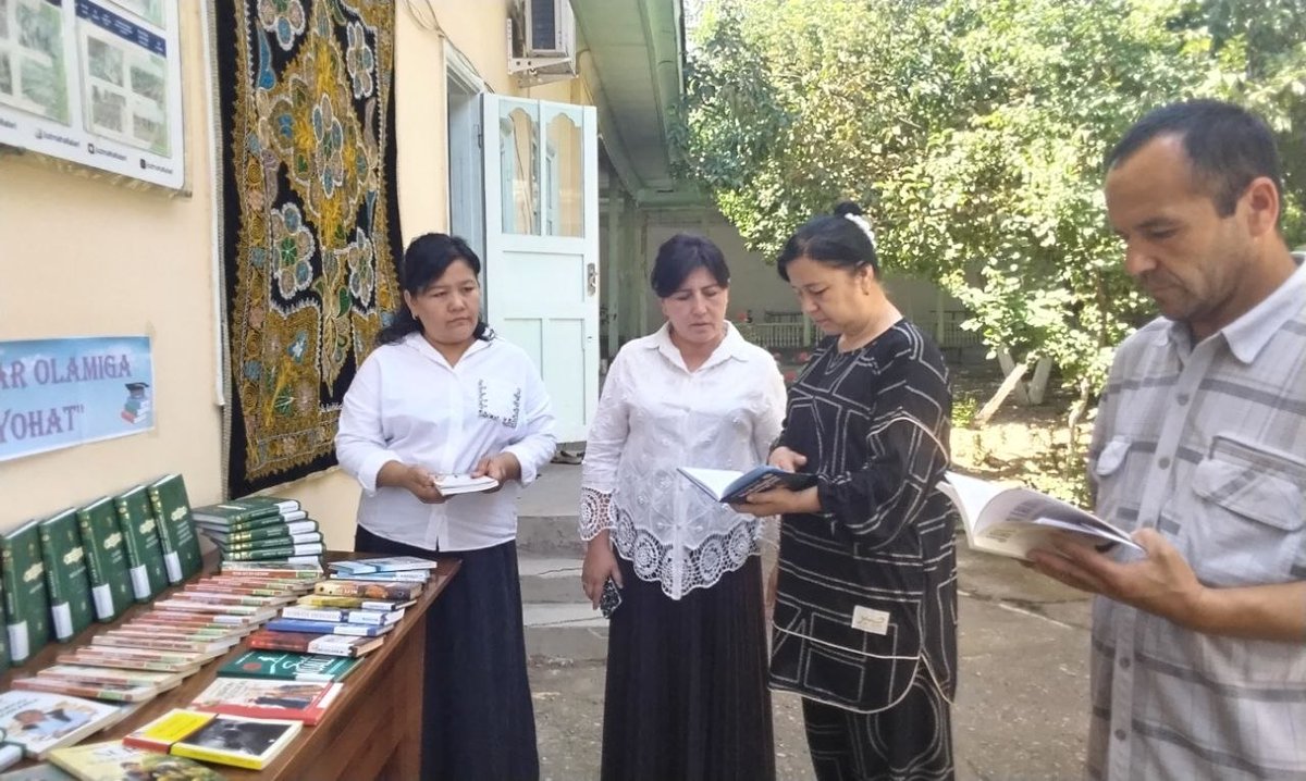 PiskentAKM's tweet photo. Uch avlod uchrashuvi
Mahallamiz rivojiga munosib hissa qo‘shgan faxriy ustozlar va mehnat faxriylari yoshlar bilan suhbat qurib, mustaqillik berayotgan imkoniyatlar haqida o‘z hayotiy tajribalari bilan o‘rtoqlashdilar.
#piskent_tuman_akm #mustaqillik_toyi_35 #kitob #kitobxon https://t.co/GVMLgmPKm6