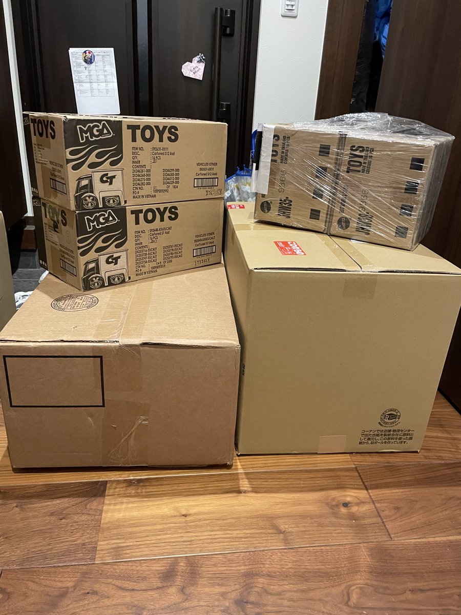 KomonoBase's tweet photo. 帰宅したら玄関が🤭
🇺🇸や卸から一気に届いたw
#hotwheels
#ホットウィール https://t.co/sM9fAE0xlP