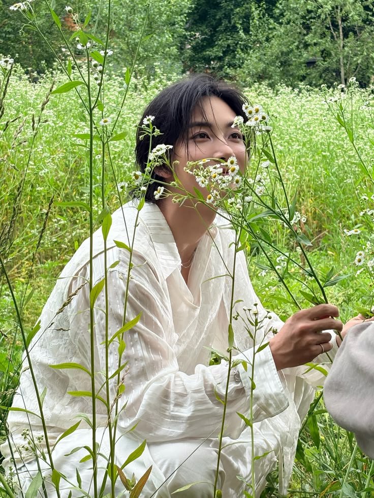 deergirlshua's tweet photo. shhh he's hiding https://t.co/KWlUS2oGfK