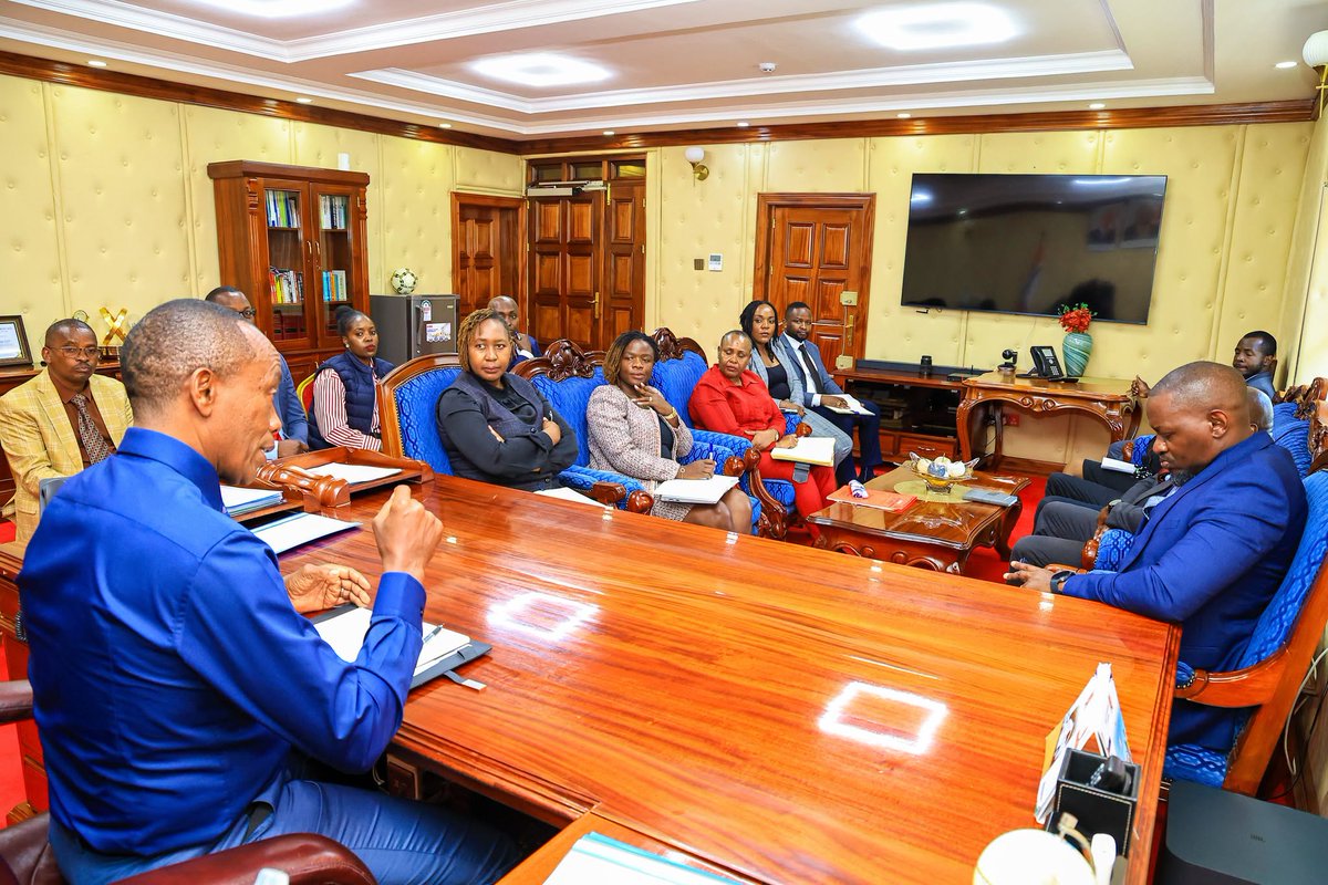 MartinMk69's tweet photo. Gavana Wamatangi met legal teams from the Intergovernmental Relations Technical Committee (IGRTC) and the Postal Corporation of Kenya (PCK) as part of ongoing efforts toward an out-of-court solution that would allow Posta to sell part of its land https://t.co/R25kMlWl2S