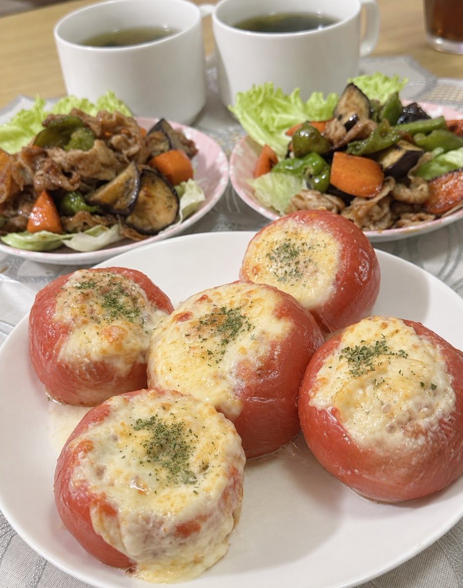 mikan_haze0124's tweet photo. トマト丸ごとグラタン🍅🧀✨

チーズ、とろ〜んしすぎた🤭💕
#日常垢 #みかにゃごはん https://t.co/M4dXIjkmk0