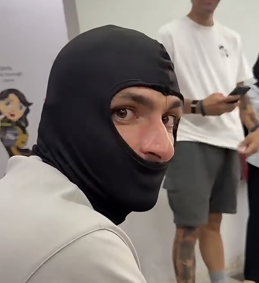 retrosainz's tweet photo. carlos face 50% eyes 50% nose https://t.co/8x2ewfdfyS
