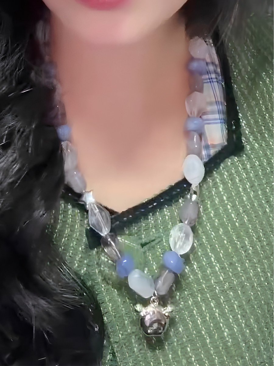 Oldschools_'s tweet photo. Kalung yg dipakai Cynthia (@Y_CynthiaJKT48) di X: Cotton On - Monchhichi Necklace 🧸✨

Kalung gemas dengan liontin karakter Monchhichi yang imut  💭✨

#Os48 #CynthiaJKT48 https://t.co/90BJeAt2zy