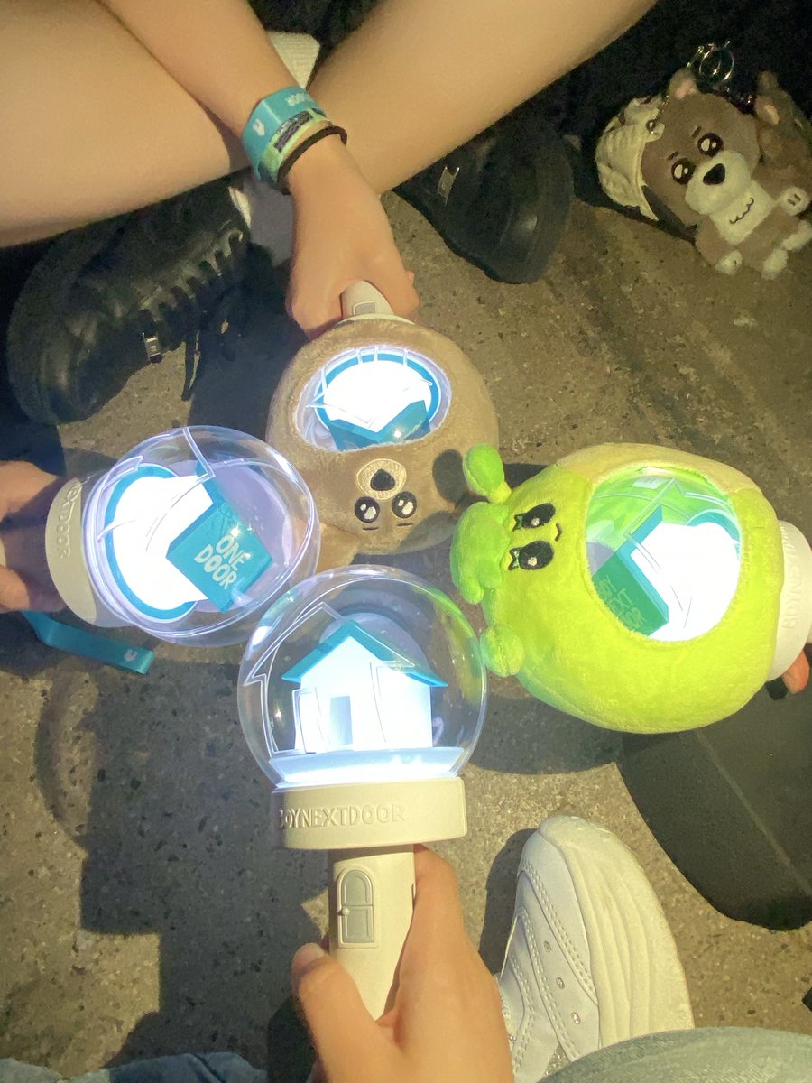 juxzsro2's tweet photo. #원도어트친소 #원도어_트친소 
시험끝남+ rest탈출 기념 트친소!!
저랑 넥도 얘기 하실분 구해요🤍🍀
이래봬도 꽤 정 많아서 한번 잡으면 평생 안놔줌
😚❤️
흔적 남겨주시면 바로 달려갑니둉!!🔥🔥
(트친들 인알해죠 히히)
💙-> f
Rt ->f+dm
@ ->평트하셔야함🙌 https://t.co/KnxLktvhH5