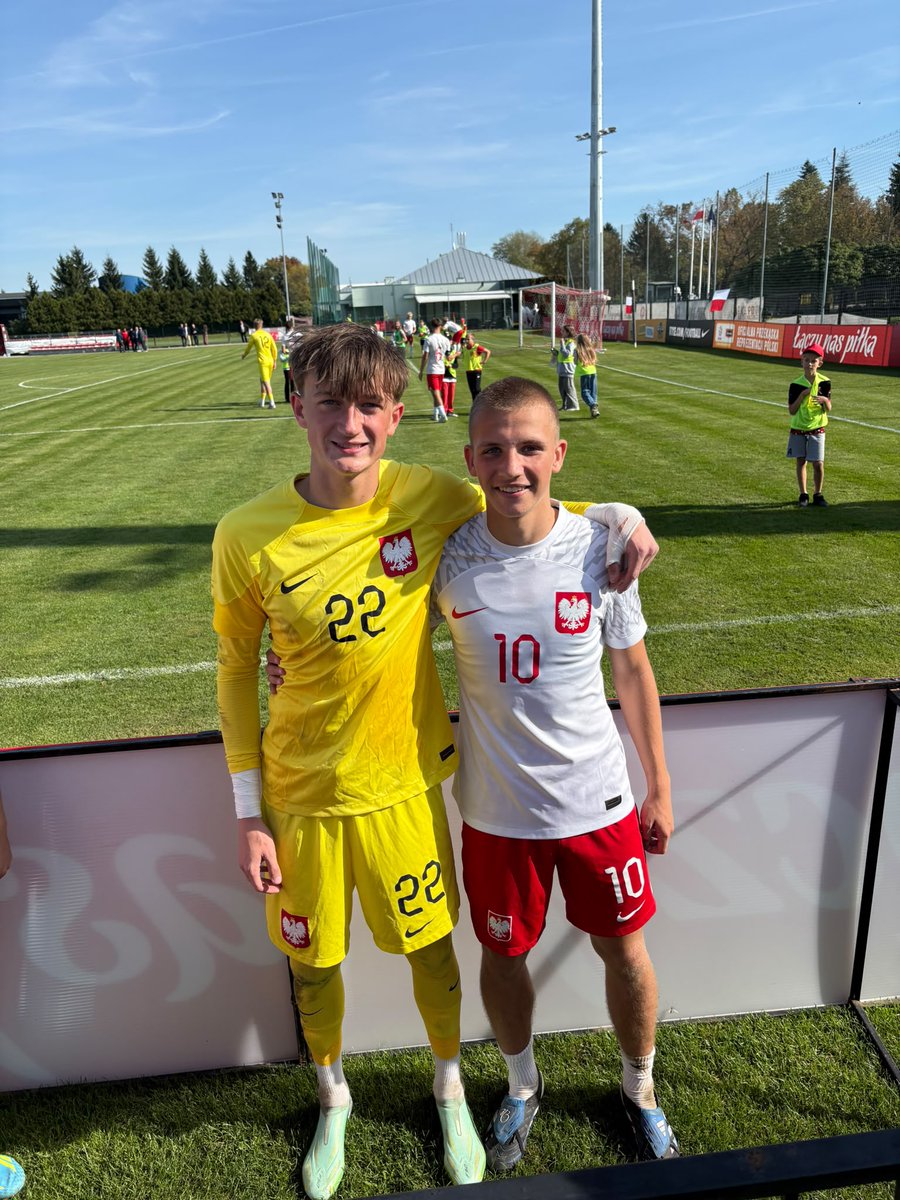 AkademiaWidzewa's tweet photo. Nasi reprezentanci pozdrawiają z Pucharu Syrenki 🇵🇱

W wygranym 3:1 starciu z Gruzją Franciszek Golański zadebiutował w kadrze U-17 i rozegrał cały mecz. Jan Głąb spędził na murawie pierwszą połowę spotkania 👏🏻 https://t.co/H84AGLw2kj