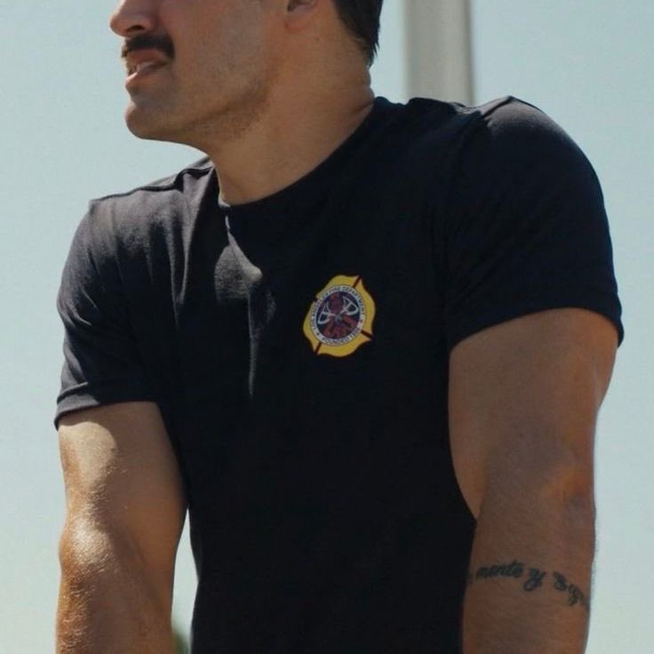 becausebuddie's tweet photo. Eddie arms… https://t.co/OE0CgNMUj8