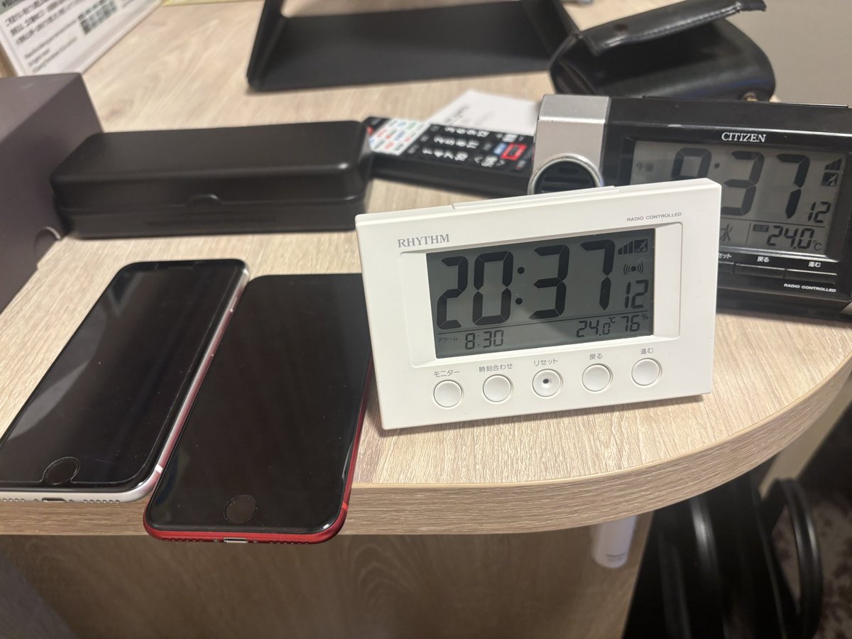 blaaaaack_05's tweet photo. 明日の内定式起きれるか不安すぎて今これ https://t.co/KrRh4mBEMK