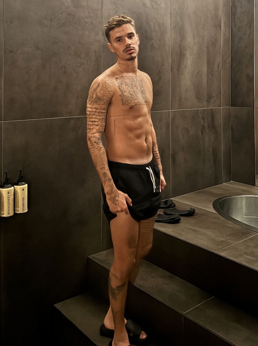 Lust_for_Lads's tweet photo. Thank you all for the support on my last post, here’s more. Romeo Beckham 😍 https://t.co/Q8bHBHkE9d