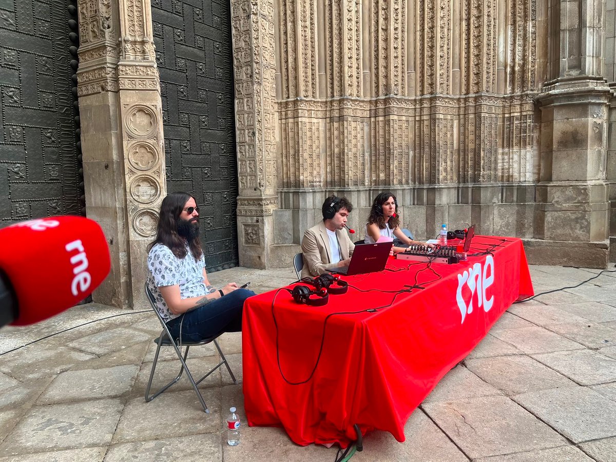 RTVEclm's tweet photo. 📻Comienza Mediodía Castilla-La Mancha desde la Catedral de Toledo 

@rne @radio5_rne https://t.co/uBez0BqeGY