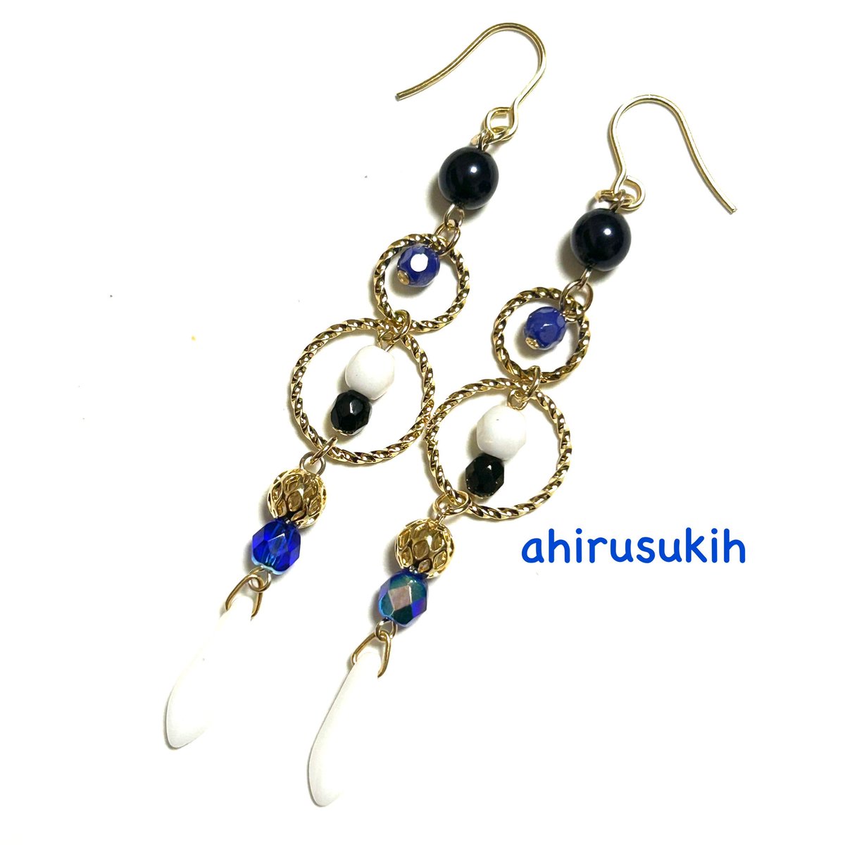 ahirusuki0609's tweet photo. 10/11 閃華の刻 火華2026
（東京ビッグサイト）

西2ホール タ30ab「CARURU」

【新作紹介】
とうらぶイメージ耳飾り
※ピアス→イヤリングへの変更可

狐ヶ崎為次
二筋樋貞宗×2
時間遡行軍 苦無

#CARURU 
#とうらぶ手芸部 https://t.co/2w0FKtBZRg