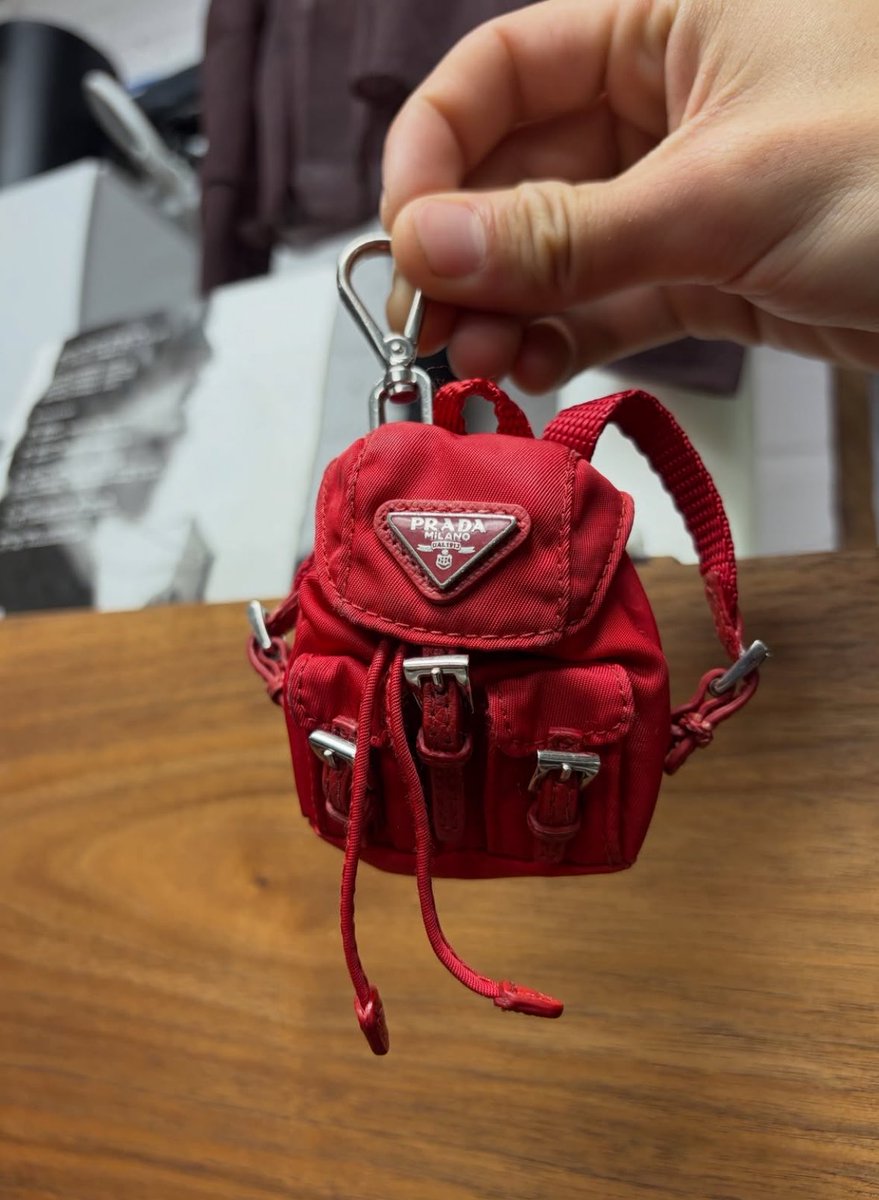 Shtreetwear's tweet photo. Prada Backpack Keychain https://t.co/hNNyUuRfwc