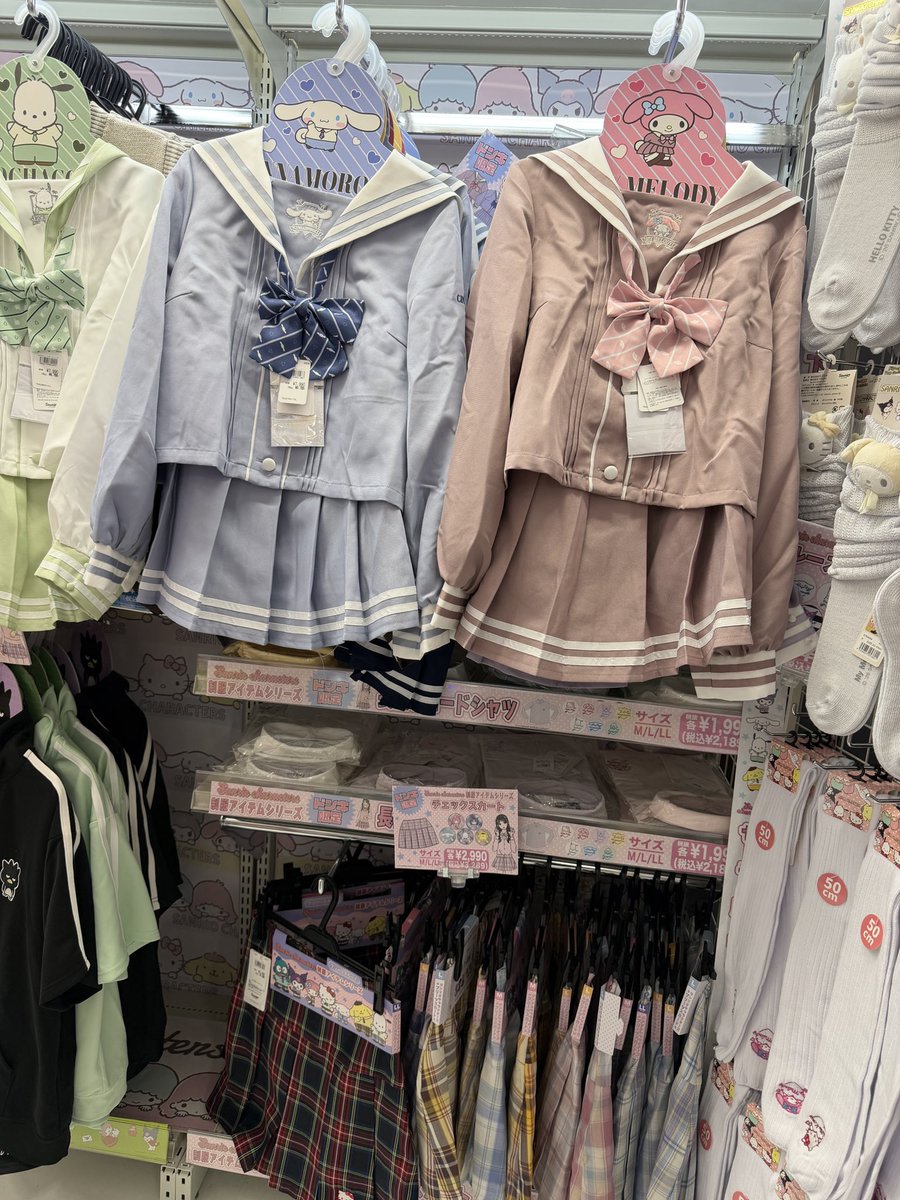 yukimaruobkneo's tweet photo. サンリオ制服！！なにこれ超かわいい！！

俺は何故女子高生ではないんだ！！

ってくらい可愛い。 https://t.co/2OU3UFdPUj