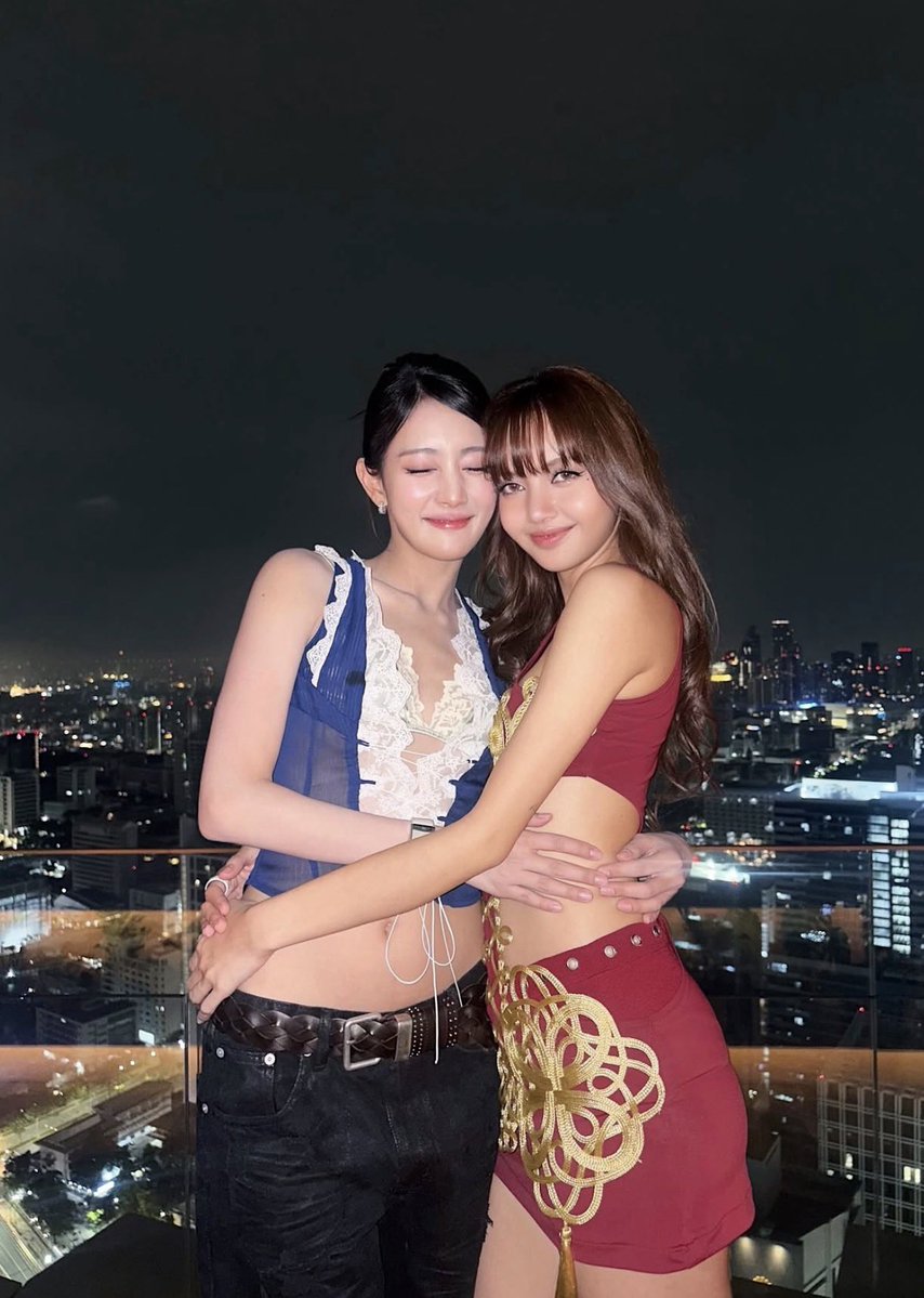 LISANATIONS_'s tweet photo. LISA &amp; MINNIE ❤️ https://t.co/H97r1pIEN3