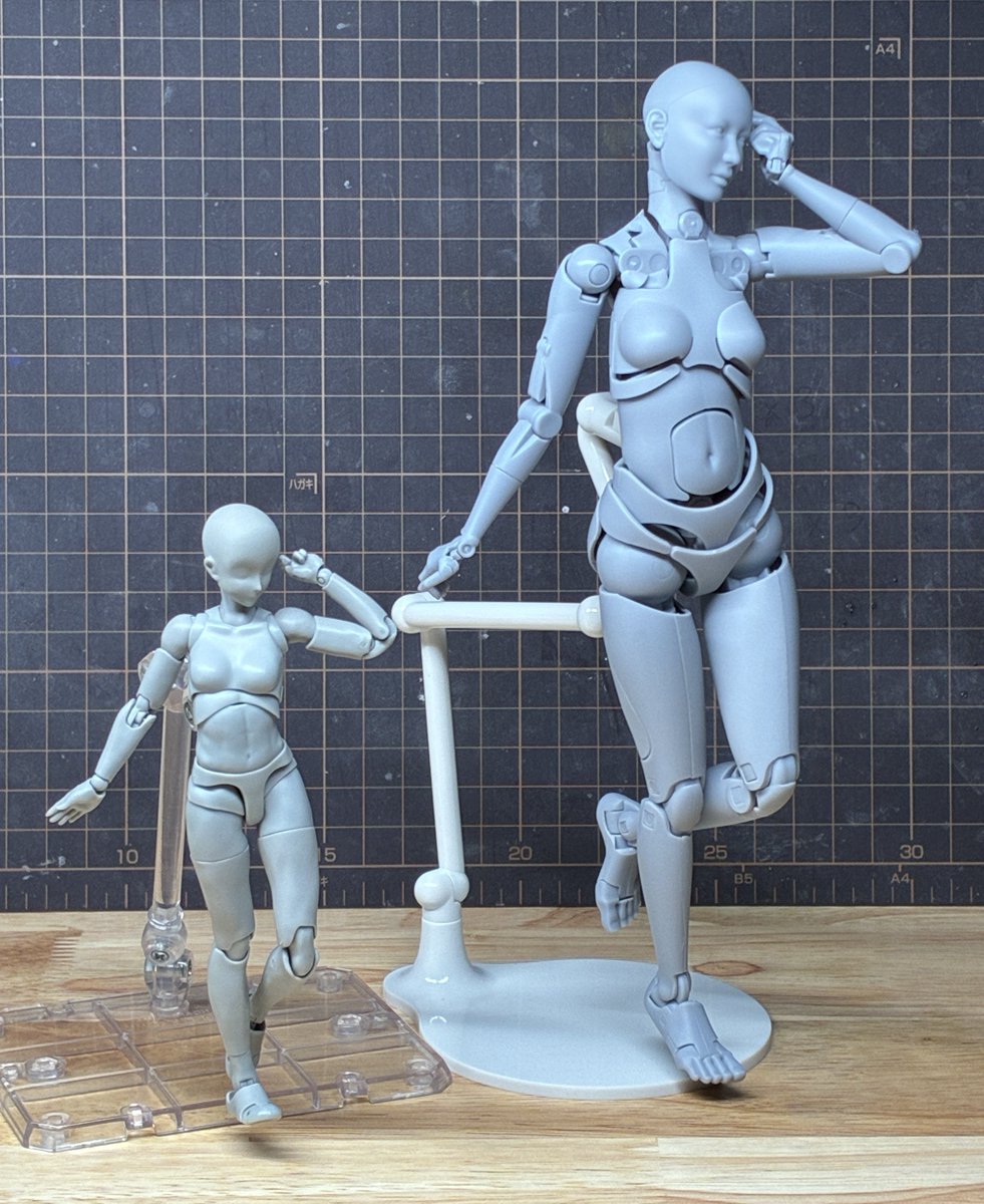 kerogger's tweet photo. 西村式デッサン人形オリーブさんが届いた！
膝にギア入ってて二重関節が連動するのスゴいな
太もものムニュと相まって自然に曲がる
首〜肩周りも自由度高いし保持力もばっちり
保管ケースしっかりしてるのも良いすな https://t.co/mbiUhwUWNP