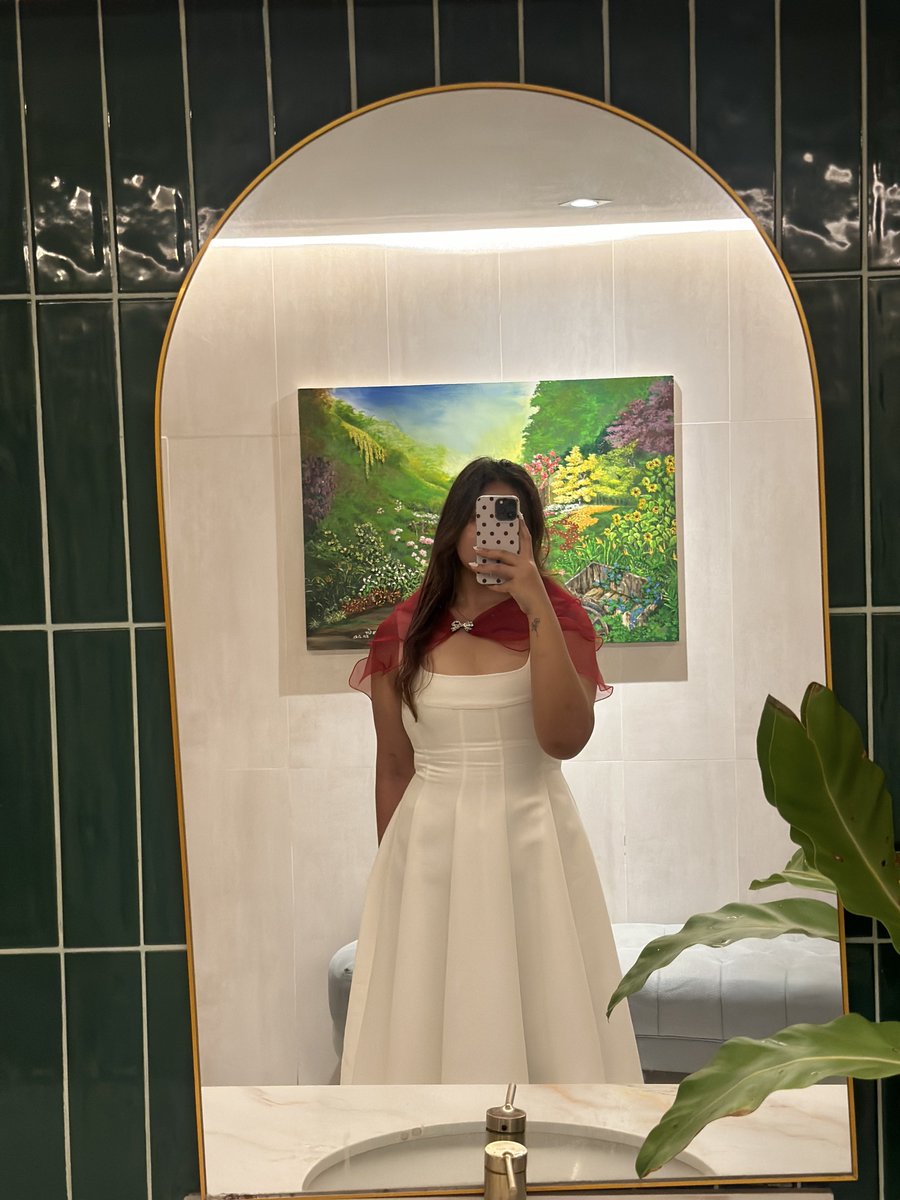 Rbls24's tweet photo. she can finally wear a dress now 🥹🤍 https://t.co/5oR8ZVuJqd