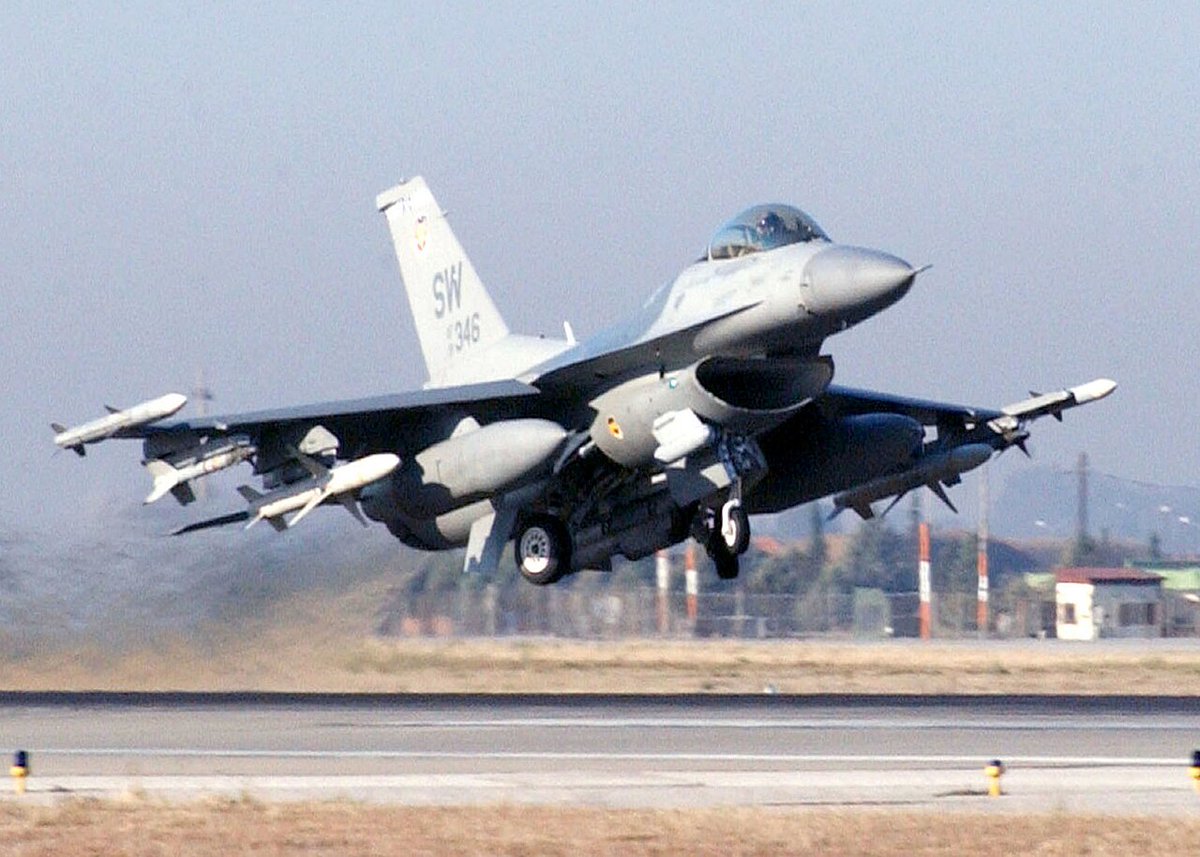 DefenseandtechC's tweet photo. Northrop Grumman Wins $37 Million Air Force Contract Change for F-16 IVEWS Electronic Warfare Suite defenseandtech.com/northrop-grumman-f-16-ivews-electronic-warfare-contract/ #ElectronicWarfare #F16 #IVEWS #NorthropGrumman https://t.co/fnT0azNkj9